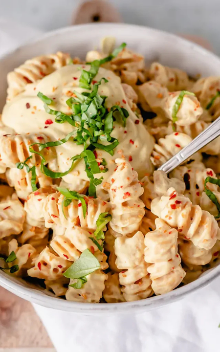 Glutenvrije pasta met vegan kaas saus