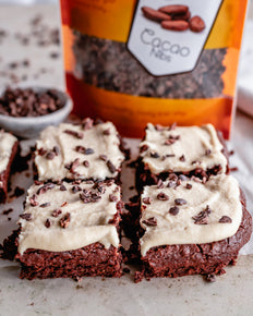 Cacao nib brownies met cashew glazuur