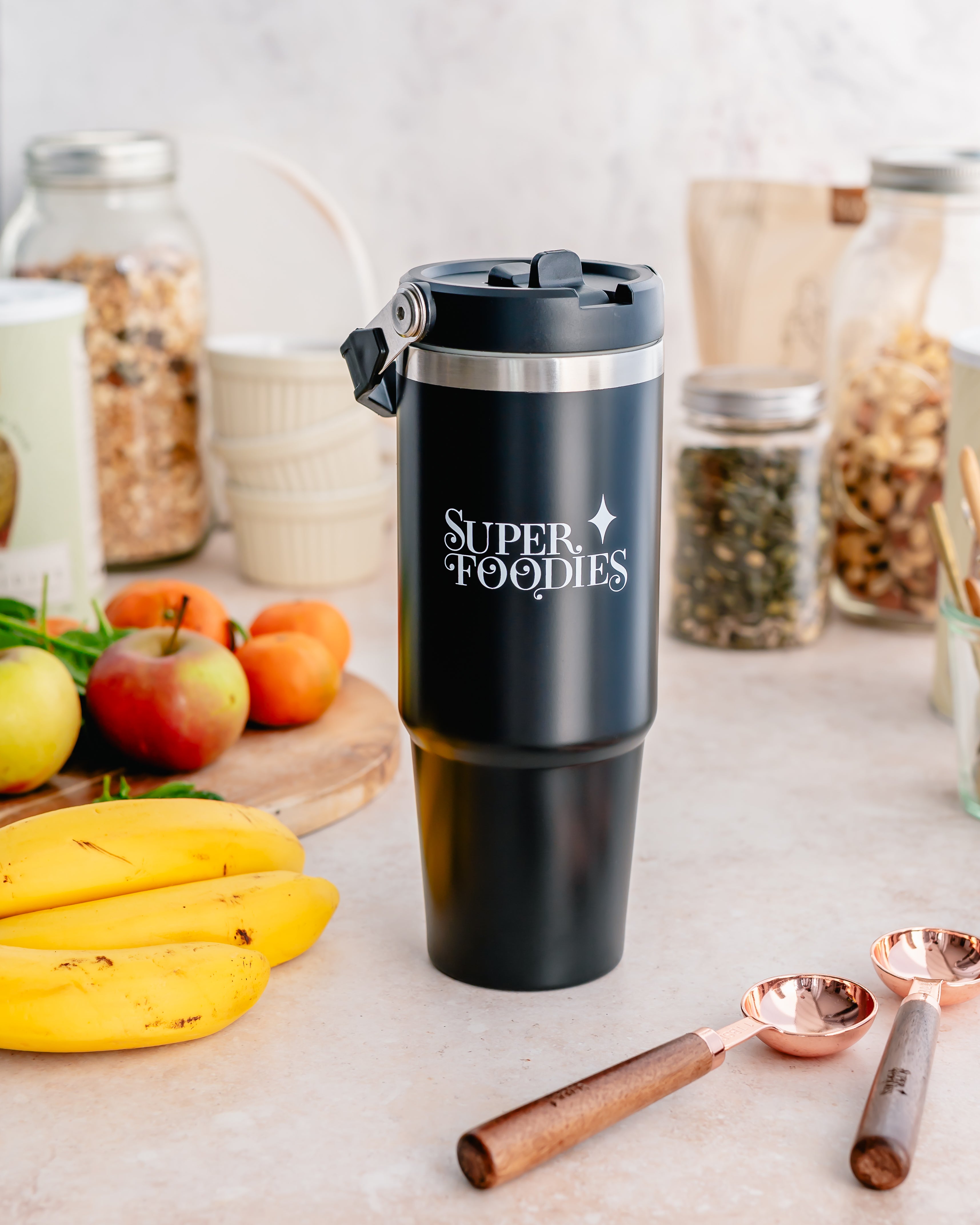Zwarte RVS thermos beker met Superfoodies-logo, gerecycled roestvrij staal